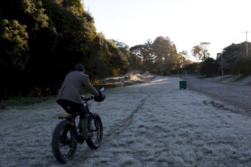 FOTOS+VÍDEO: Santa Maria amanhece com geada e temperatura abaixo de 0ºC