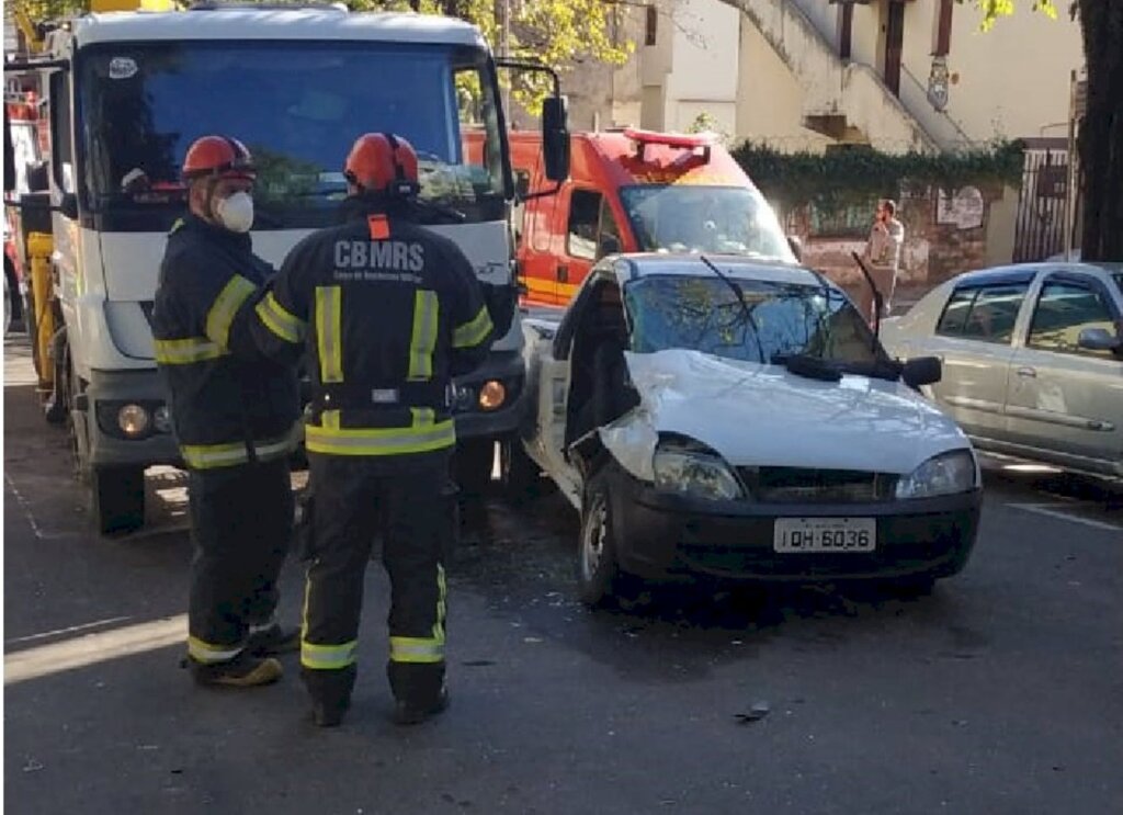 VÍDEO: casal fica ferido em acidente no centro de Santa Maria