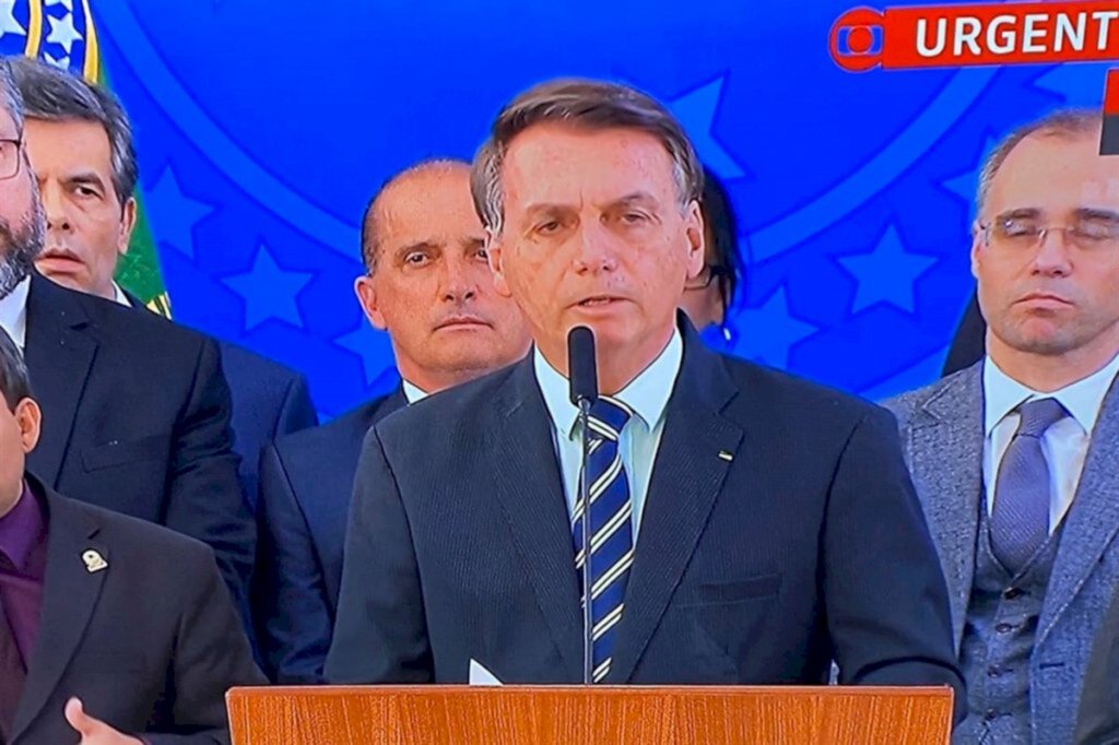 Gostaria que todos voltassem a trabalhar, diz Bolsonaro sobre 1º de Maio