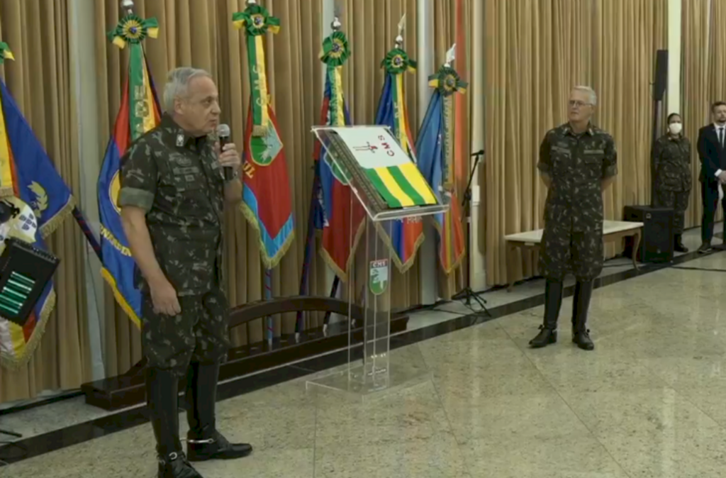 Foto: reprodução - Stumpf (à esq.) assumiu o CMS no lugar do general Miotto