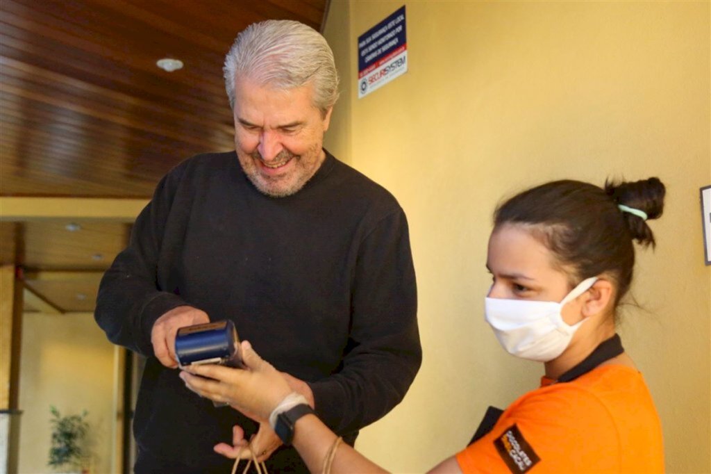 VÍDEO: lojas e mercados apostam em vendas online para a Páscoa devido ao coronavírus