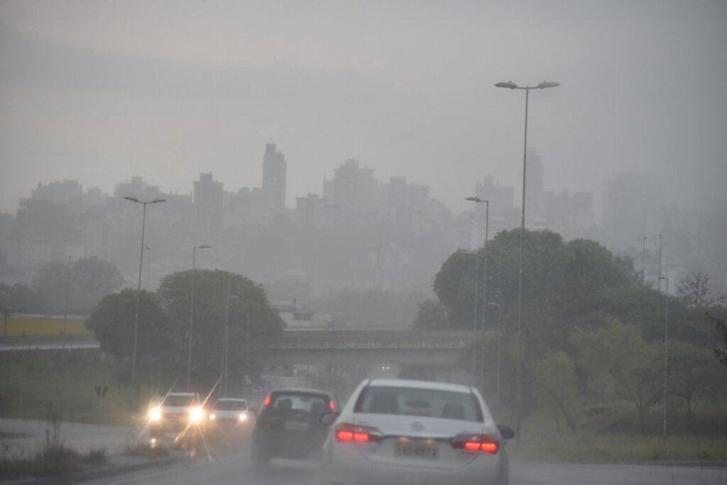Apesar do início chuvoso, semana terá tempo seco e temperatura baixa