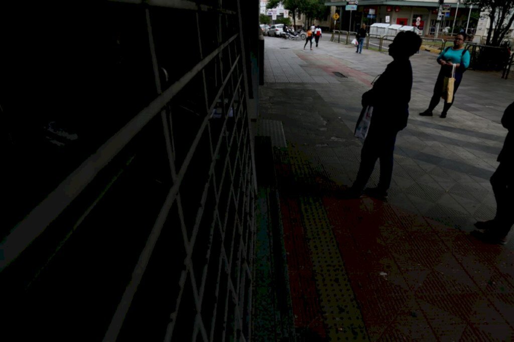 VÍDEO+FOTOS: centro de Santa Maria tem filas e trânsito intensificado