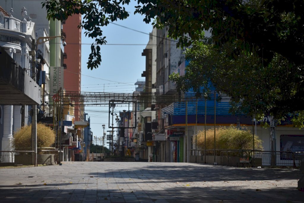 Governador determina fechamento do comércio até 15 de abril em todo o Estado