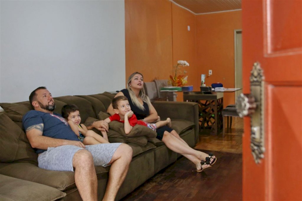 Rotina das famílias é alterada com a suspensão das aulas nas escolas públicas e privadas