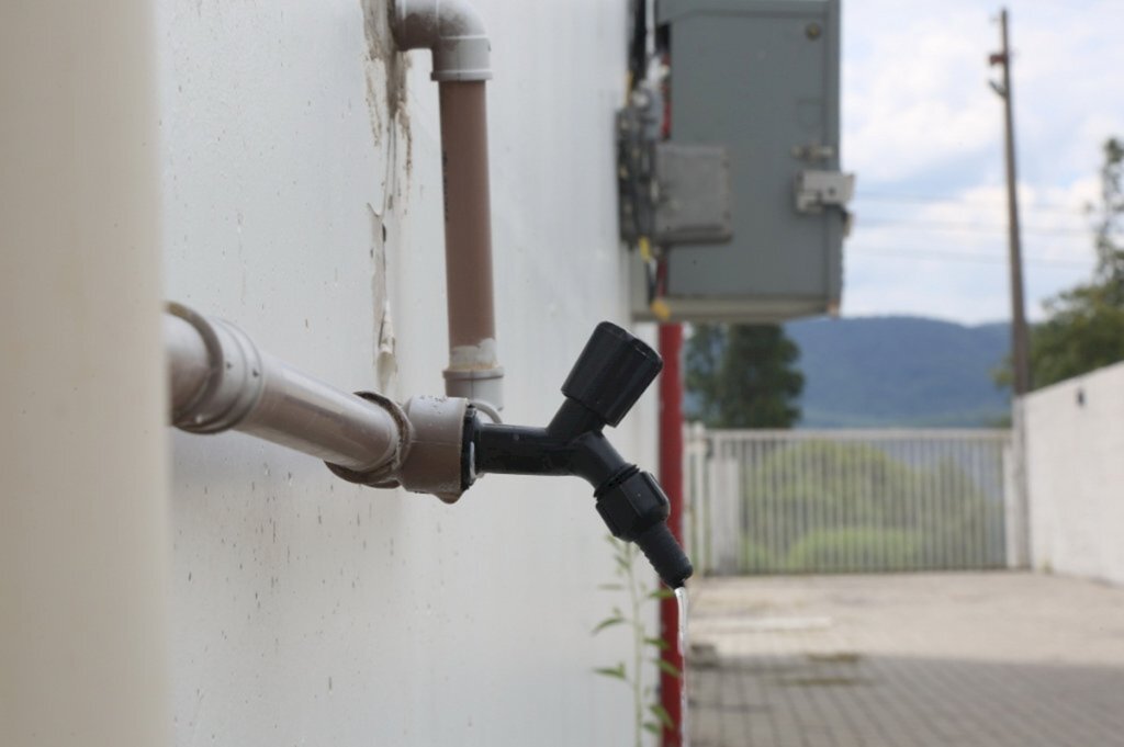 Cerca de 10 mil residências ficam sem água nesta segunda-feira