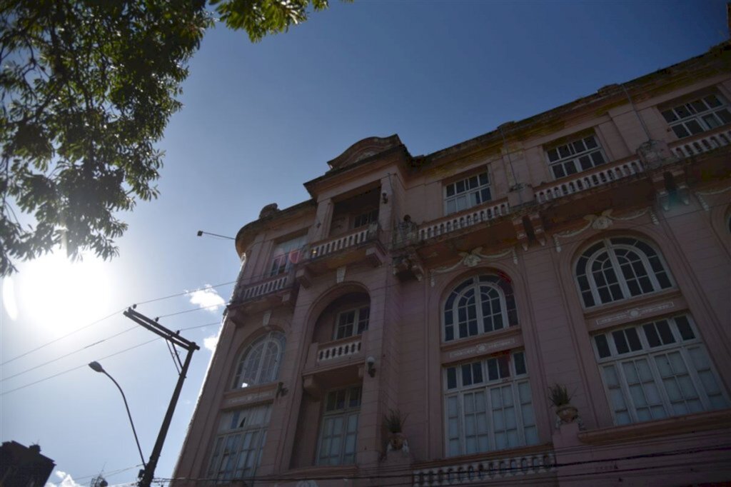 Prédio histórico do Centro aguarda reforma em Santa Maria