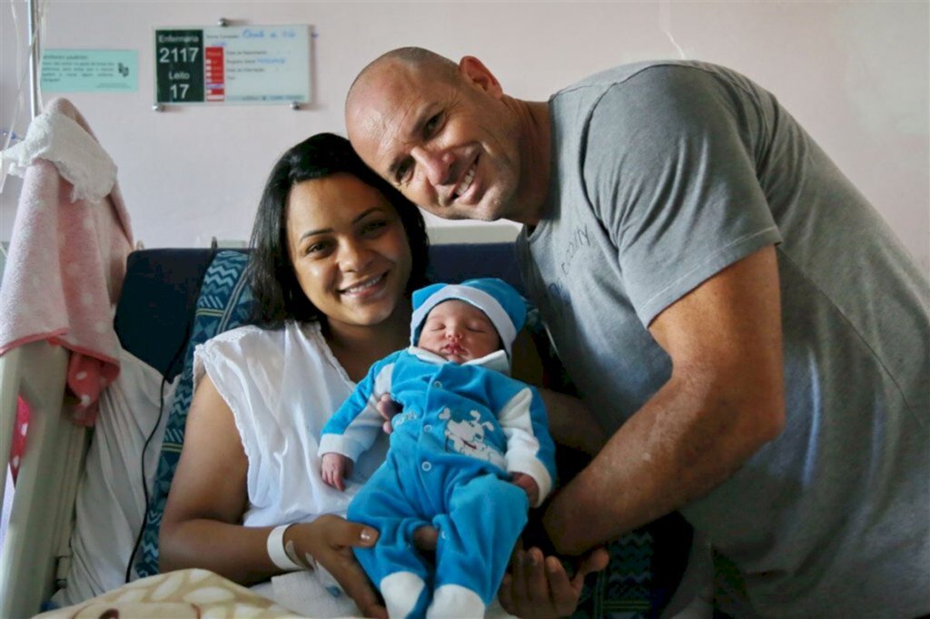 Pedro Piegas - Ornella da Silva Walter e Eloi Gonçalves Walter com o filho Emanuel
