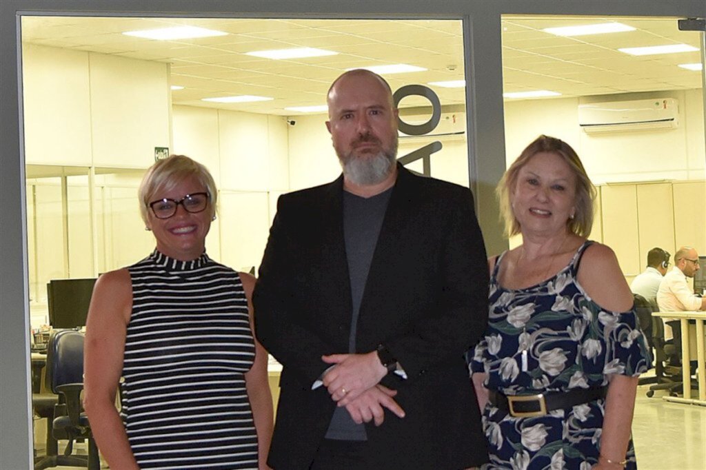 Foto: Fabiano Marques (Diário) - Diretora adjunta do Diário (à esquerda) esteve reunida com o juiz da Vara da Violência Doméstica, Rafael Cunha (meio), e com a coordenadora-geral da campanha, Maria Celeste Landerdahl (à direita)