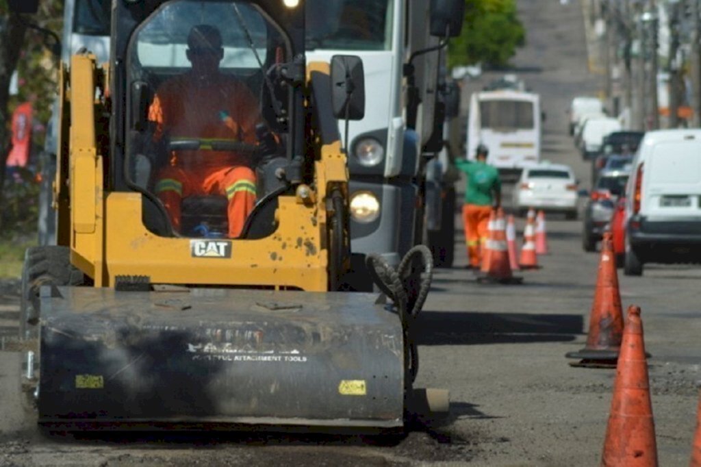 Avenida Presidente Vargas tem dois bloqueios nesta quinta-feira