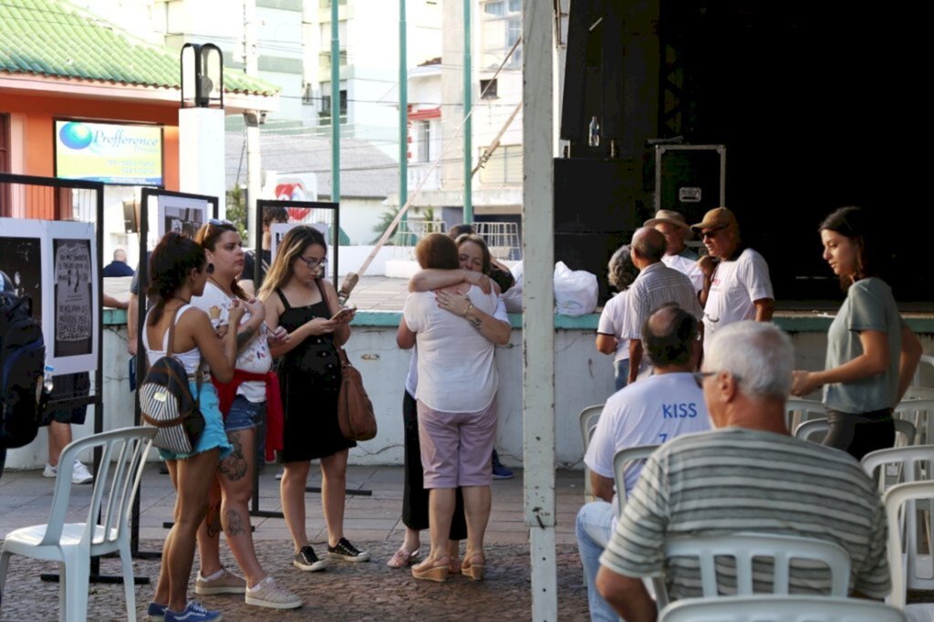 FOTOS: roda de conversa com vítimas e palestra com Carpinejar marcam noite de homenagens