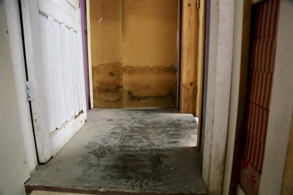 Foto: Renan Mattos (Diário) - Com os alagamentos a água invade as casas e estabelecimentos localizados na Rua Maranhão