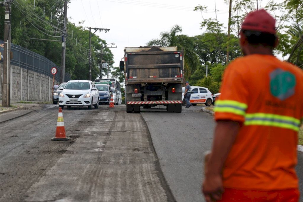 Dois trechos da Avenida Presidente Vargas estão em meia pista