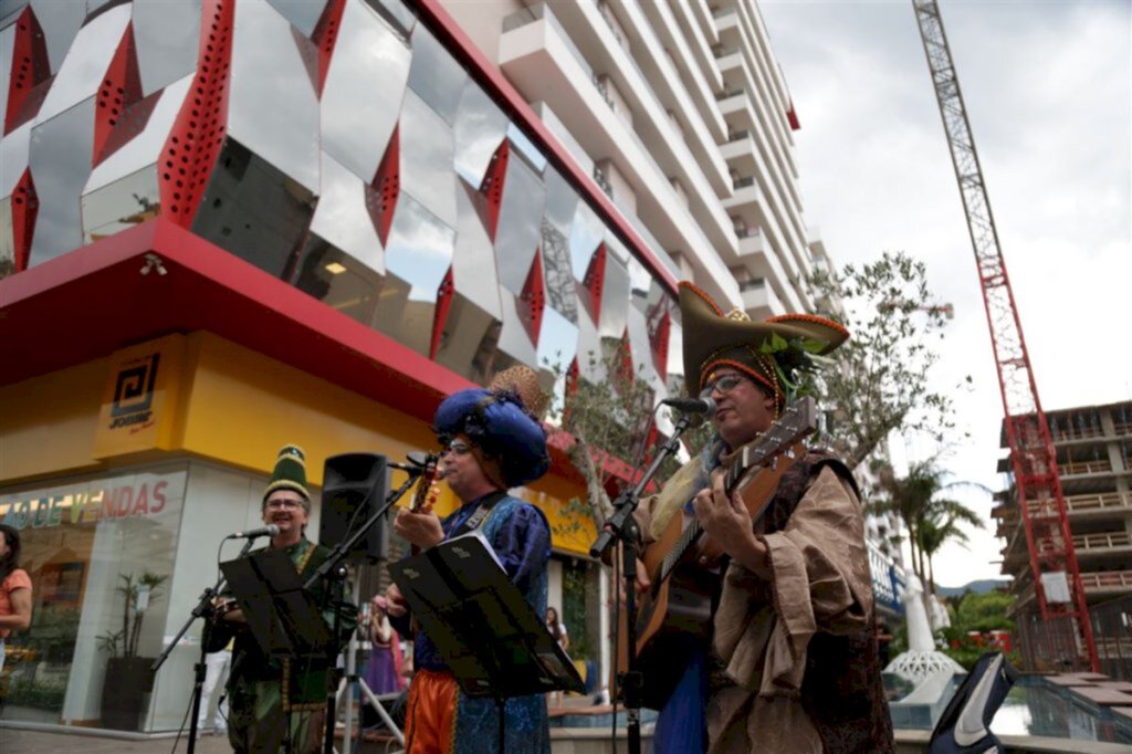 Foto: Renan Mattos (Diário) - Artistas cantam os principais clássicos brasileiros que retratam o nascimento de Jesus