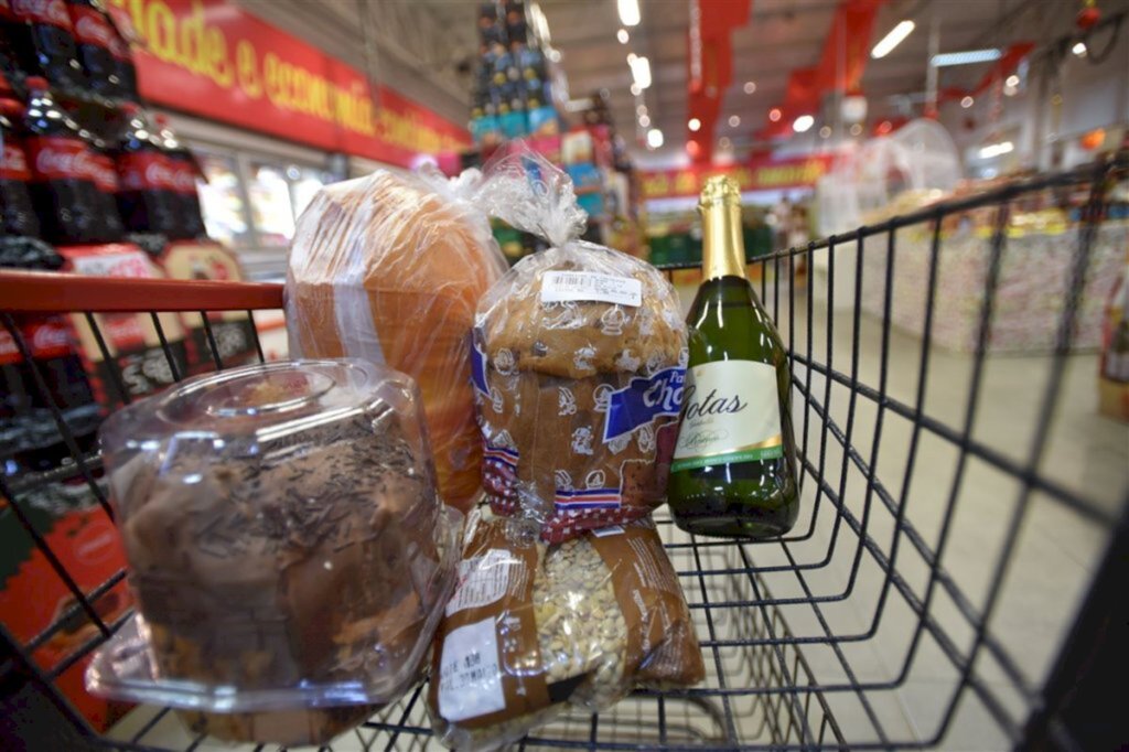 Veja o horário de funcionamento do comércio e mercados nesta terça