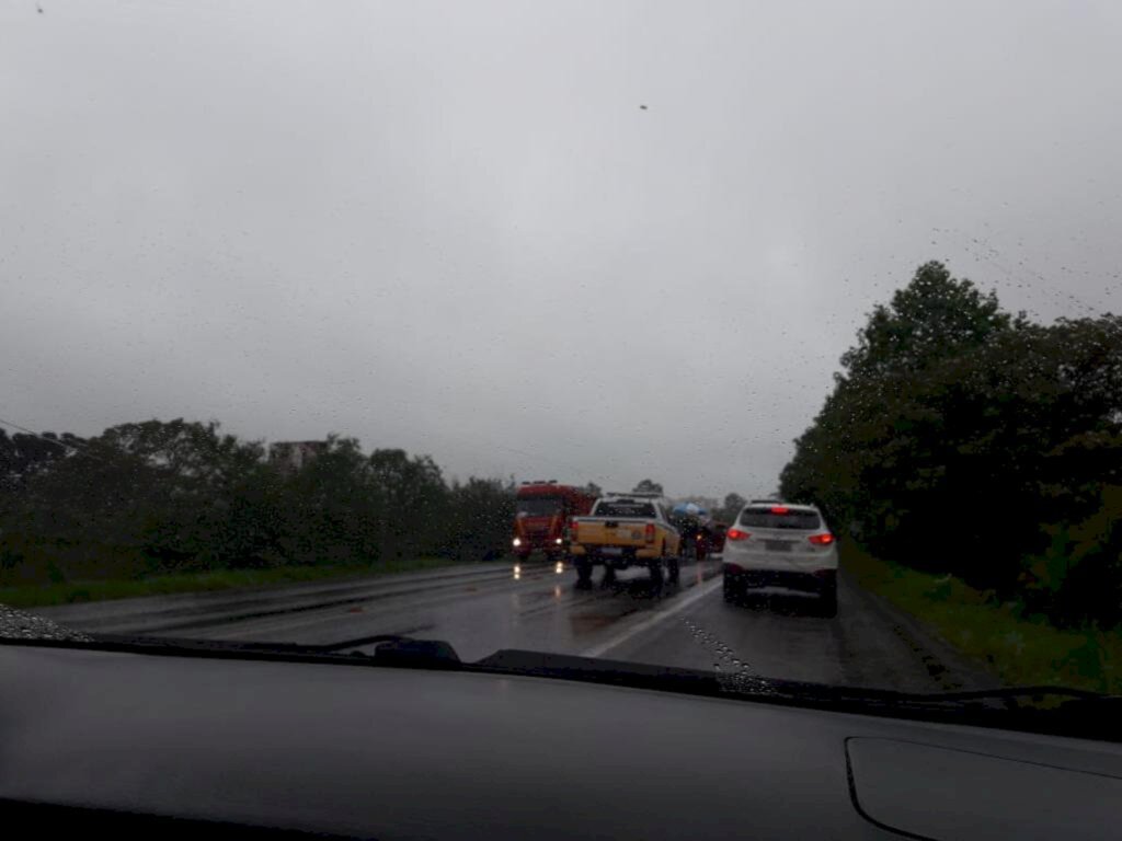 Duas colisões deixam trânsito lento nas faixas Nova e Velha de Camobi