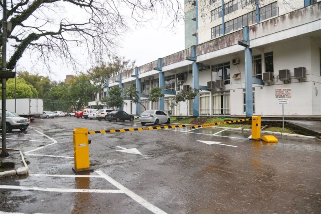 título imagem Farmácias e outros serviços da prefeitura estão suspensos nesta quinta