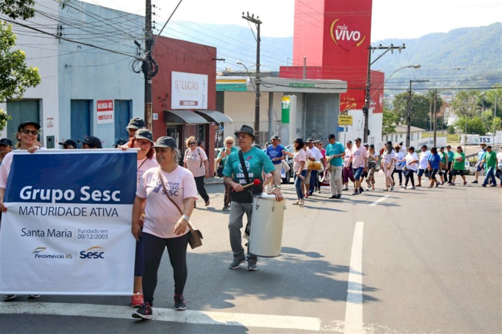 VÍDEO+FOTOS: caminhada marcou início do Mês do Idoso em Santa Maria