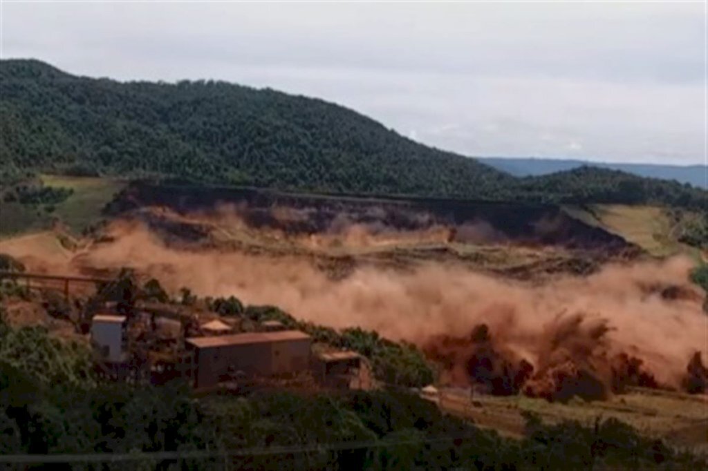 Bombeiros encontram mais um corpo de vítima de tragédia em Brumadinho