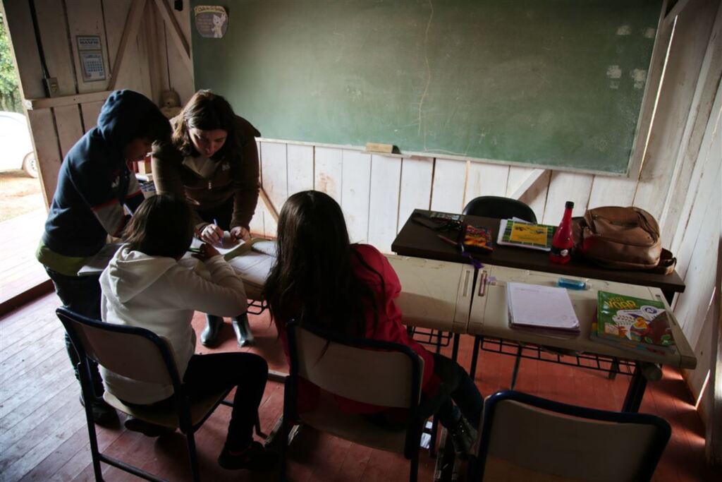 Escola indígena 'às escuras' deve ter energia elétrica em 30 dias
