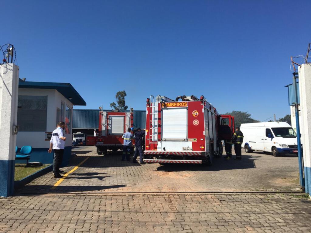 VÍDEO: bombeiros controlam fogo após vazamento de gás medicinal em Camobi