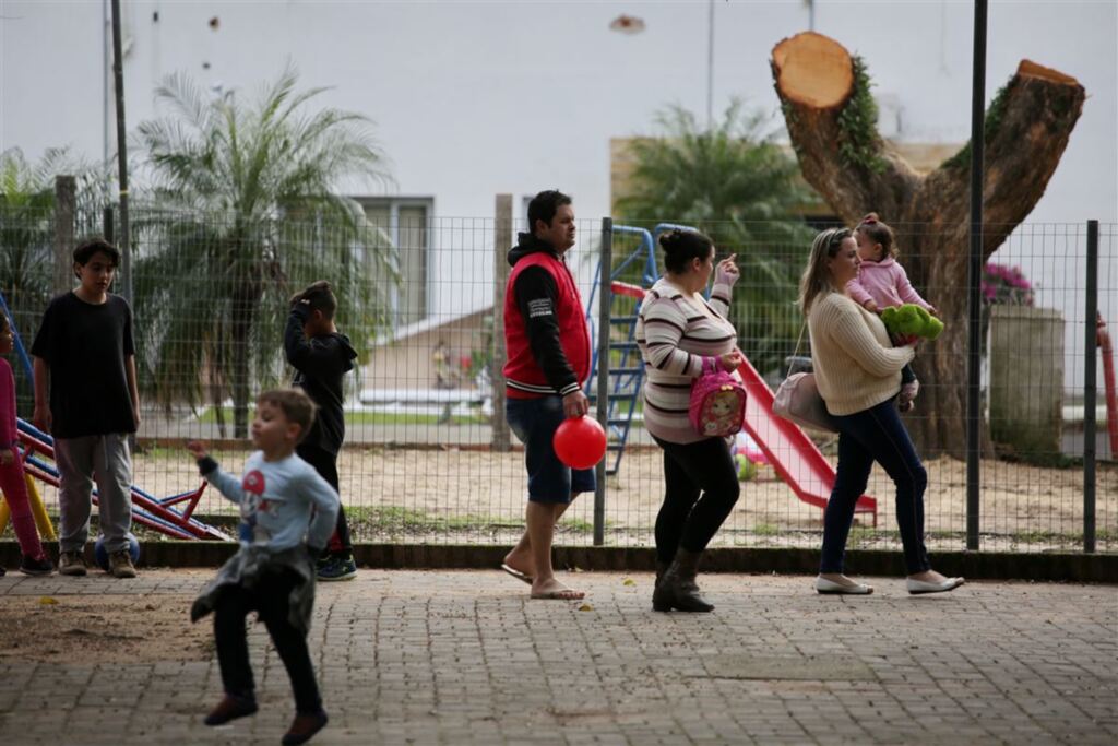 Semana começa com chuva, e temperatura despenca em todo Estado