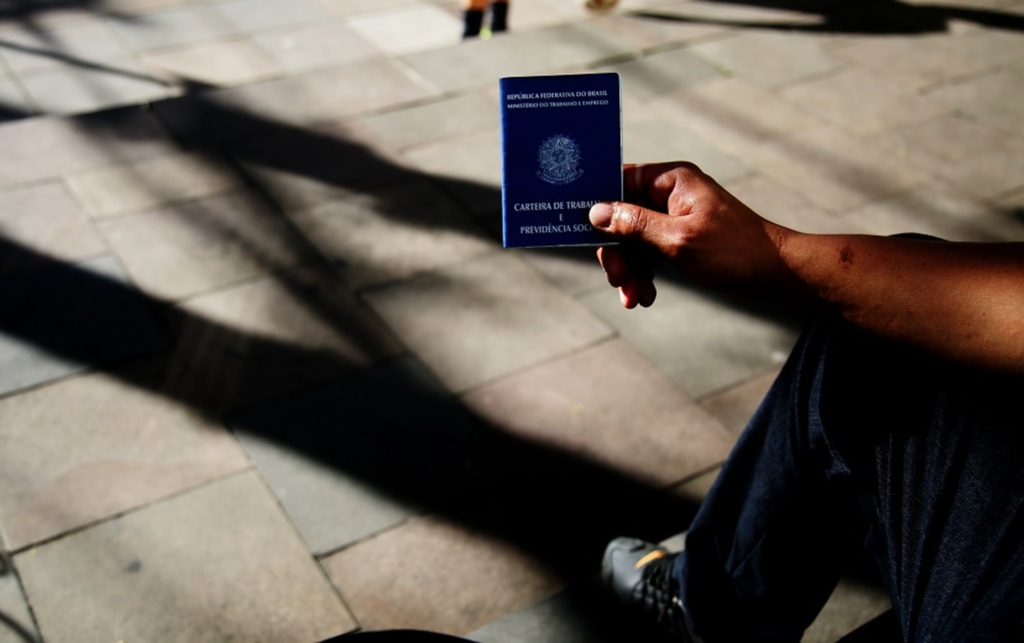 Aos 37 anos, morador de rua conquista seu primeiro emprego formal