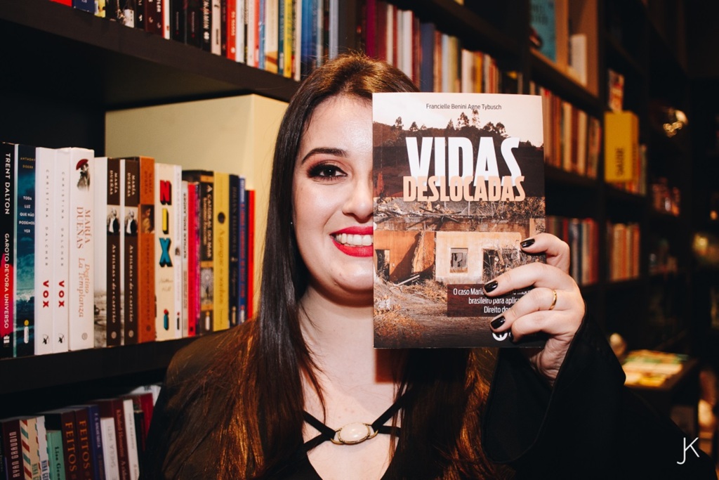 Professora da UFSM e UFN lança livro sobre falta de legislação em casos de desastres