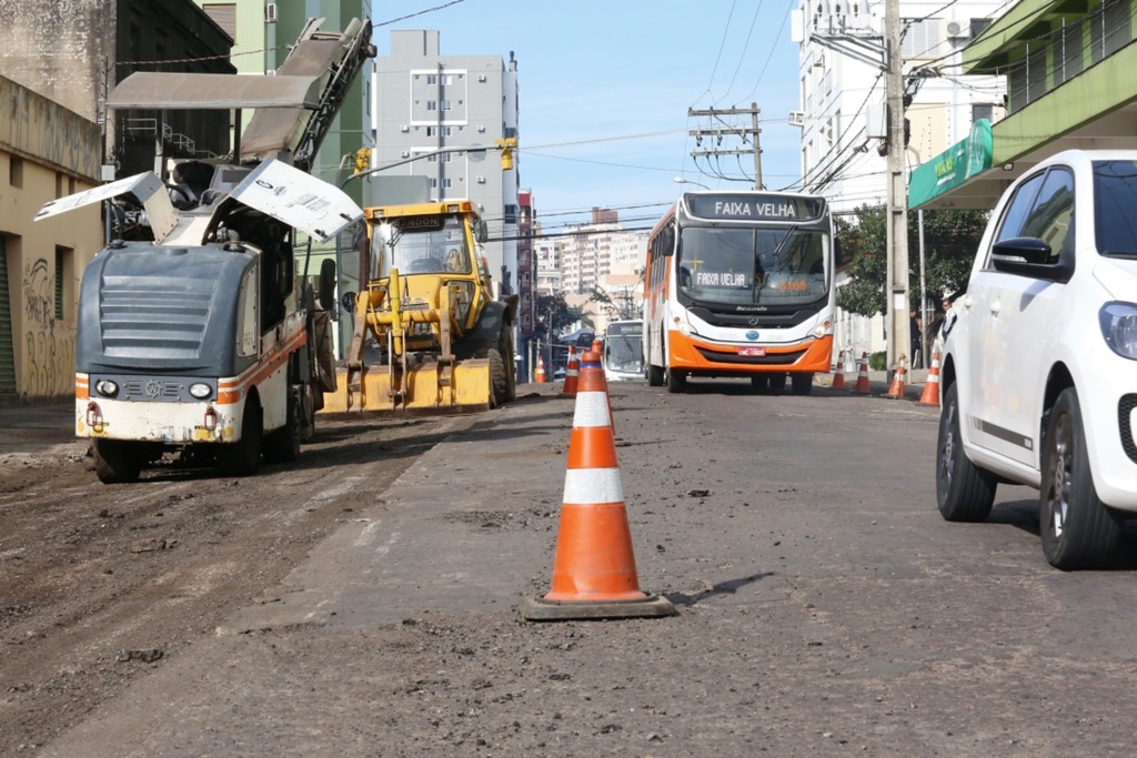 VÍDEO: começam as obras na André Marques, e trânsito tem intervenções