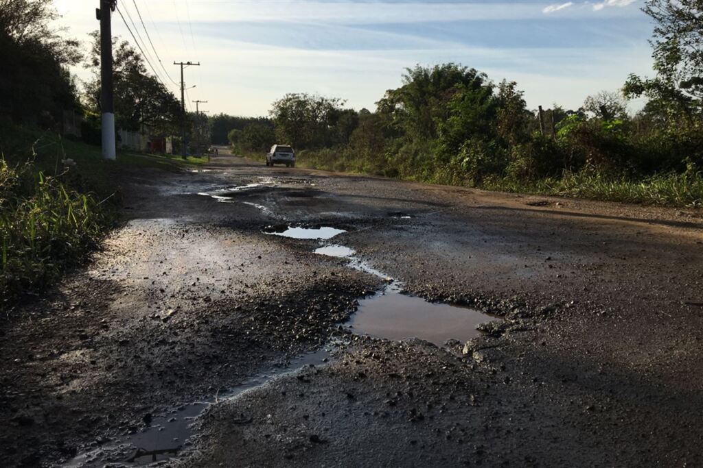 Fotos: Gabriele Bordin (Diário) - Rua Rádio Guarathan segue com pontos de alagamento em dias de chuva