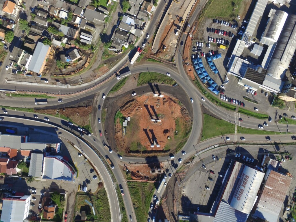 Motoristas devem usar desvio no trevo da Uglione