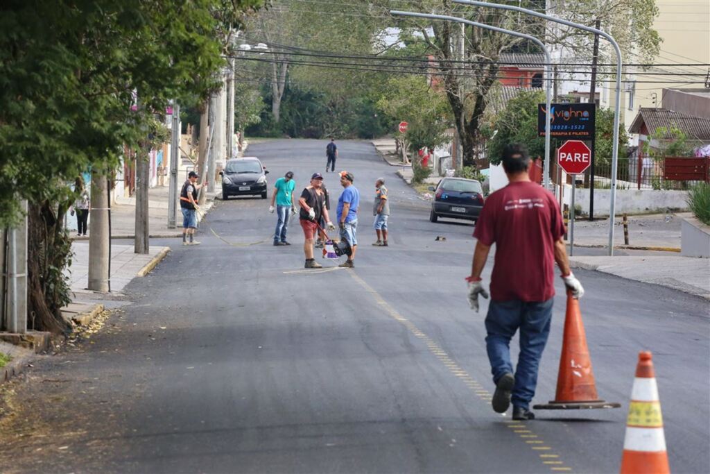 VÍDEO: como está a rua onde moradores pintaram 199 buracos para protestar