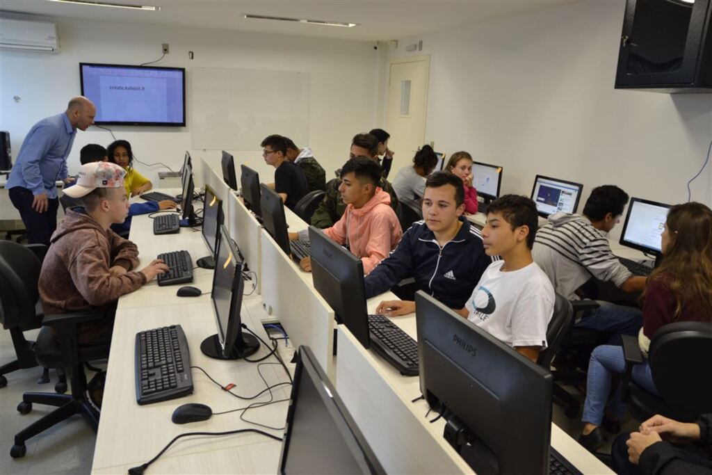 VÍDEOS: alunos de EJA terão aulas de inovação e tecnologia no Parque Tecnológico