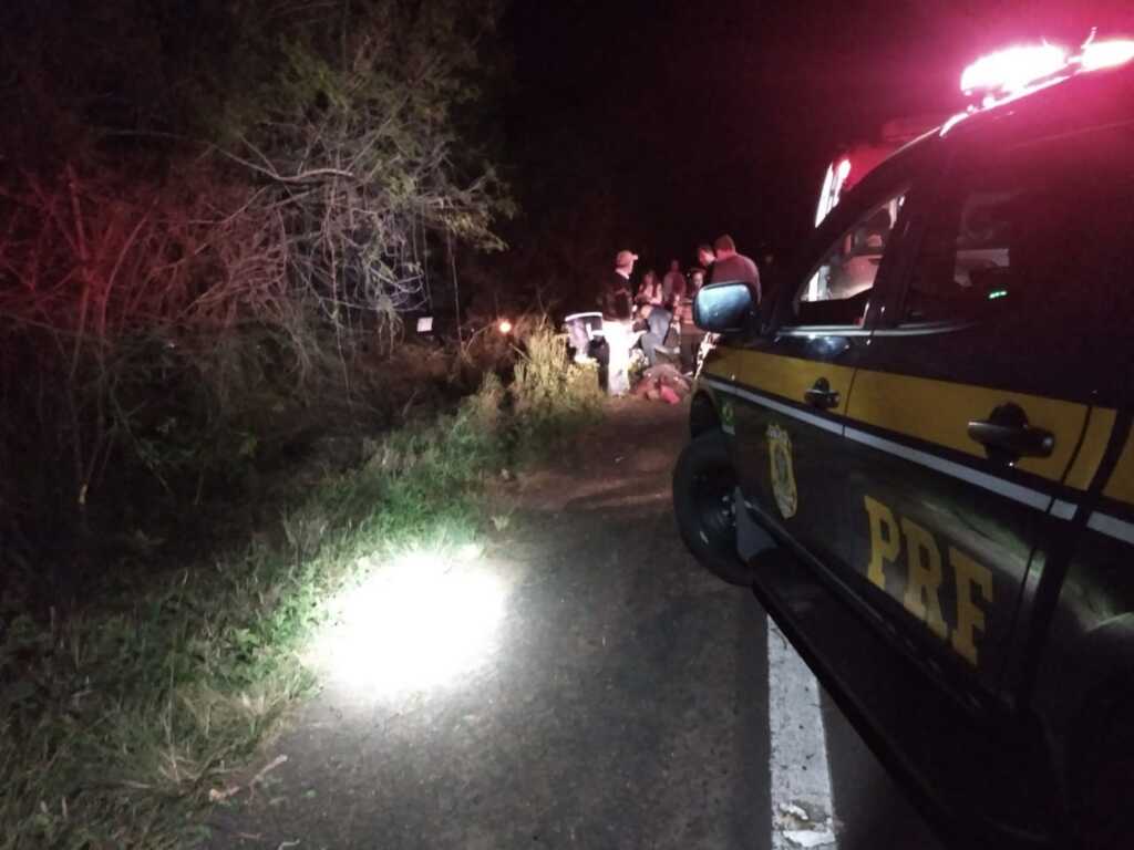 Carro da prefeitura de São Borja capota após sair de Santa Maria