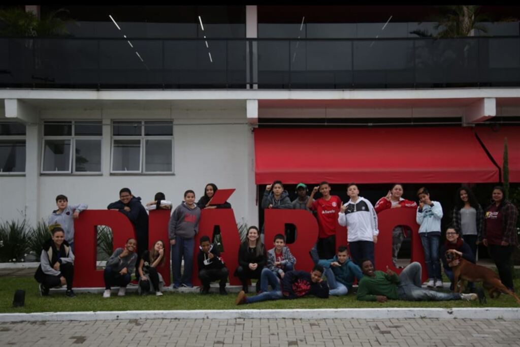 Alunos do Centro Social e Cultural Vicente Pallotti visitam o Diário