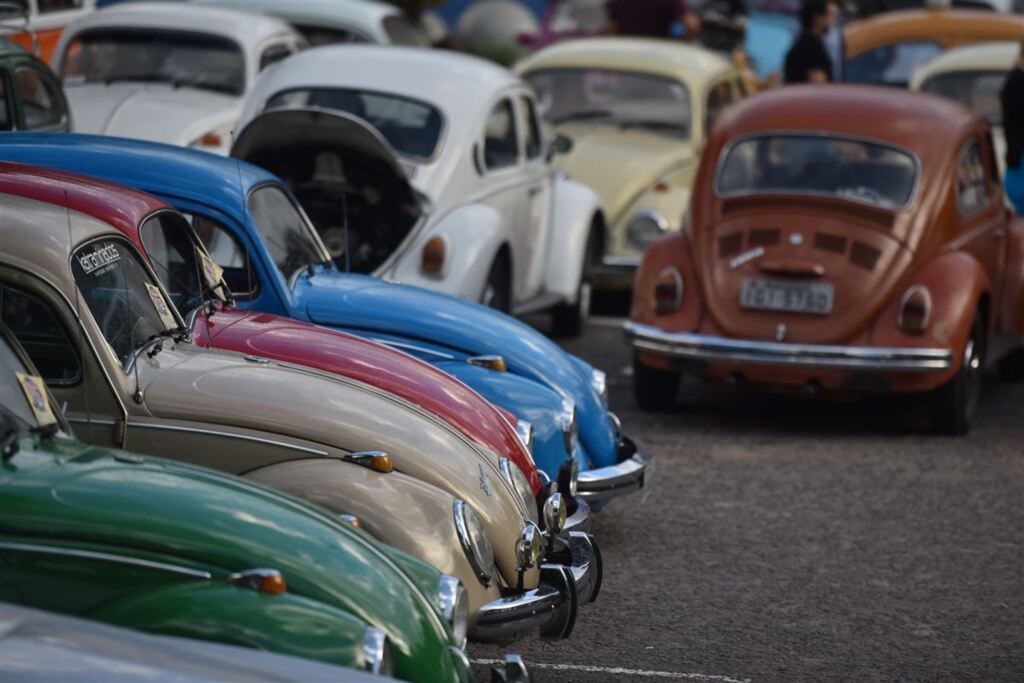 VÍDEO+FOTOS: encontro de Fuscas reuniu amigos e relembrou histórias