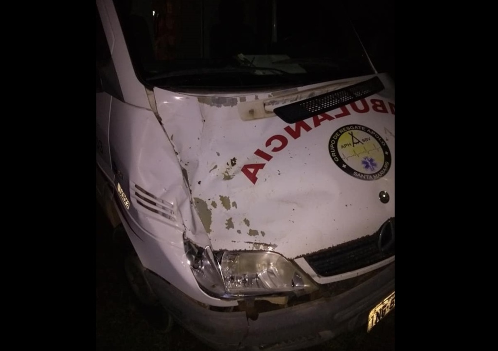 Ambulância colide em cavalo enquanto levava idoso a hospital em Santa Maria