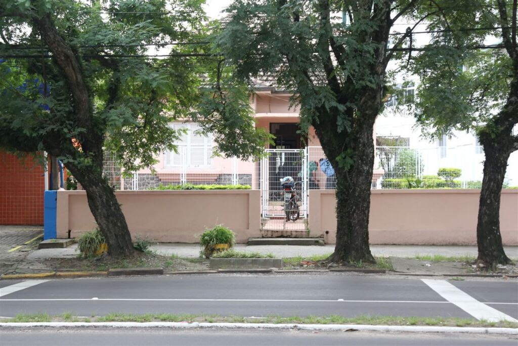 título imagem Clínica psiquiátrica irregular é alvo de queixa de vizinhos no centro de Santa Maria