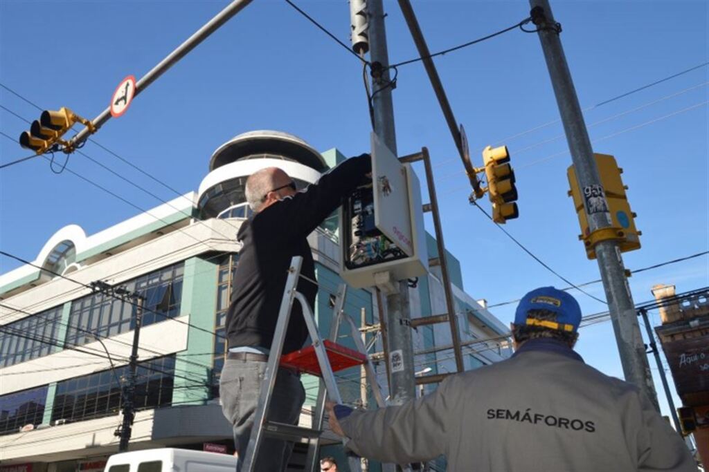 Onda verde deve começar a funcionar na Rua do Acampamento nos próximos dias