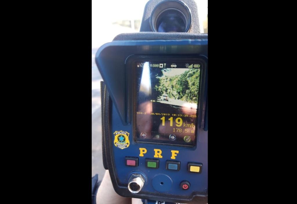 título imagem Motorista é flagrado a 119 km/h em rodovia federal na região de Santiago