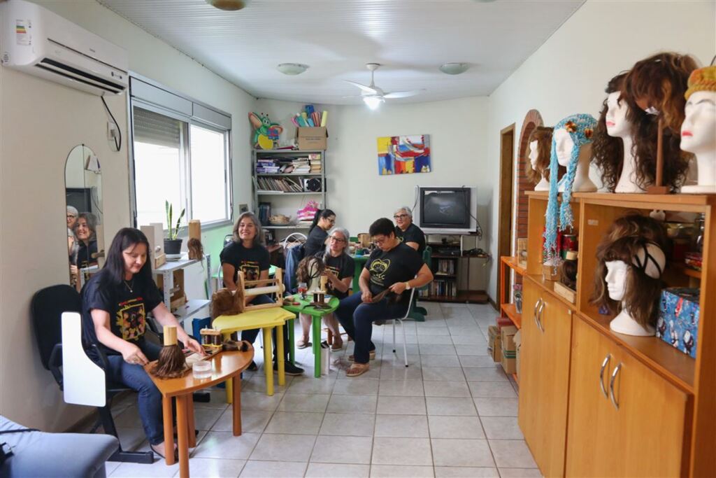 VÍDEO: campanha da BM arrecada mais de 300 mechas de cabelo para perucas