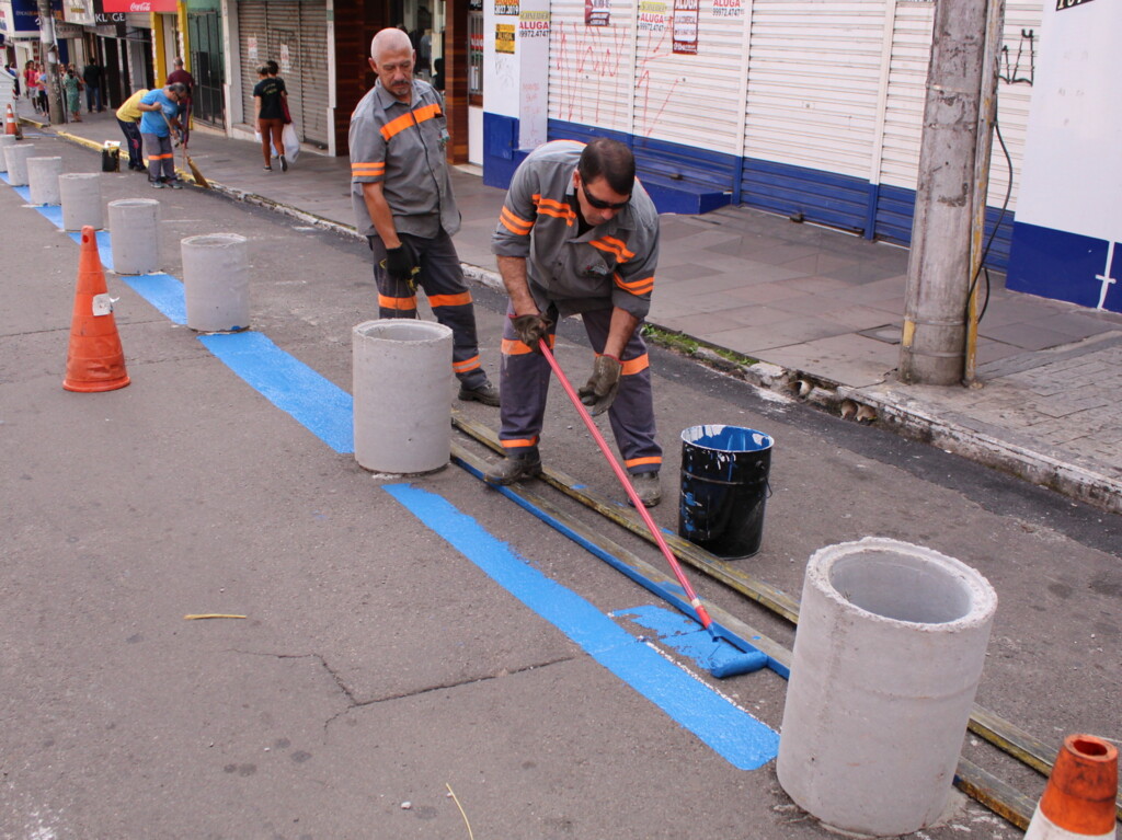 Floreiras são instaladas na 2ª Quadra da Bozano e delimitam espaço para pedestres