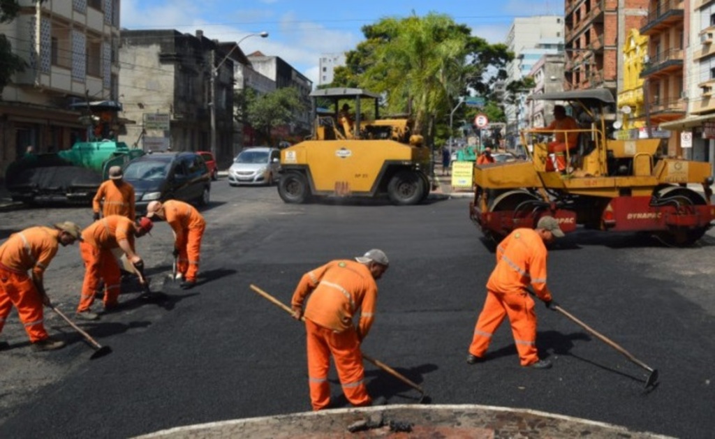 Trechos da Avenida Rio Branco têm bloqueios parciais nesta sexta