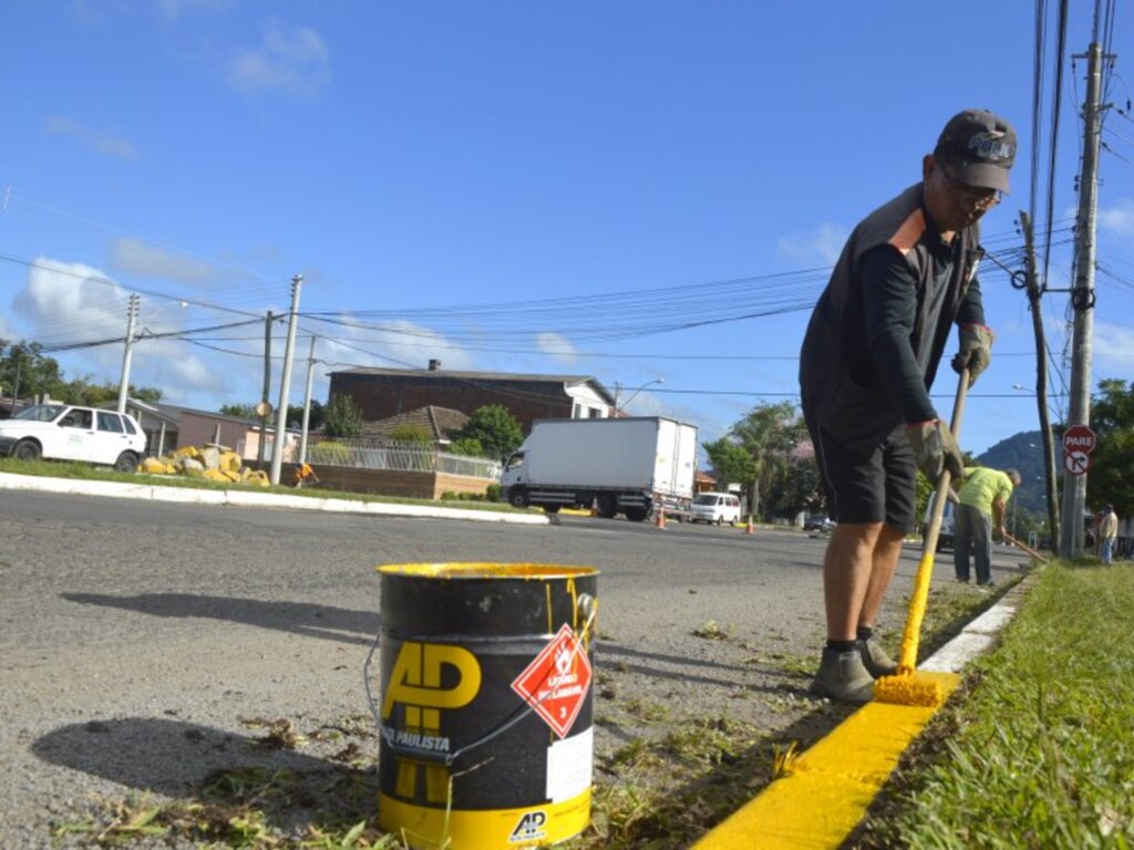 Construção de rotatória no Bairro Passo D'Areia é concluída