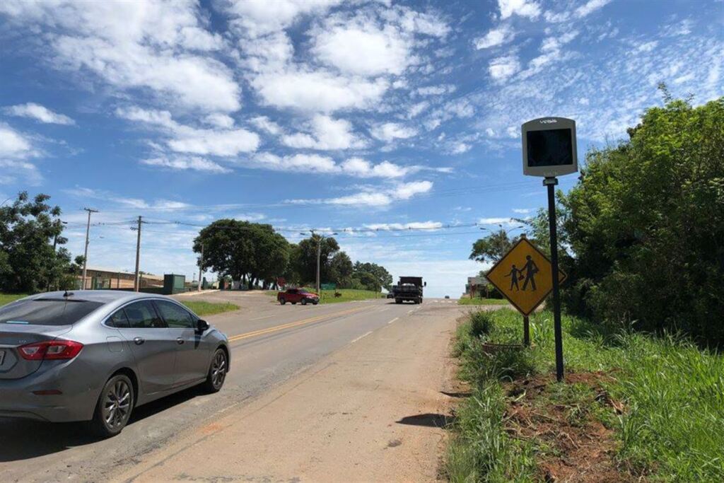 Foto: Prefeitura de São Sepé (Divulgação) - Nova lombada eletrônica instalada na BR-392, no trevo do sindicato rural de São Sepé. Ela ainda não está funcionando