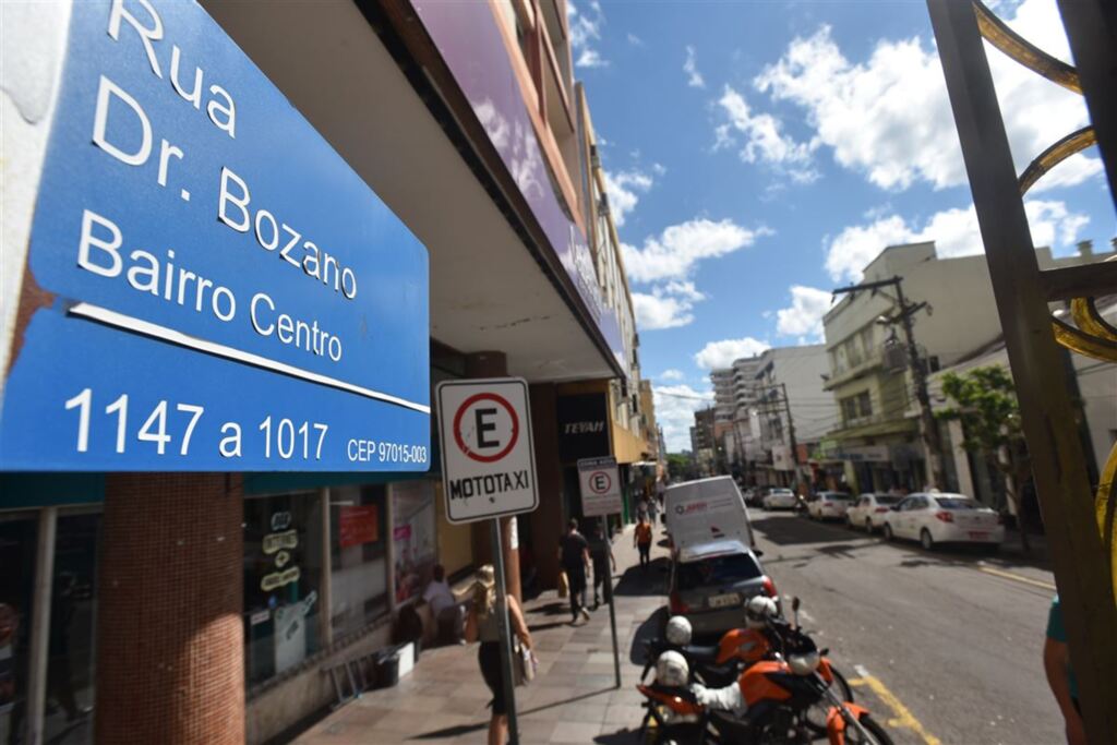 Foto: Gabriel Haesbaert (Diário) - Prometida para o final de 2018, mudança da 2ª Quadra da Rua Doutor Bozano só deve sair em abril. Pedestres serão beneficiados