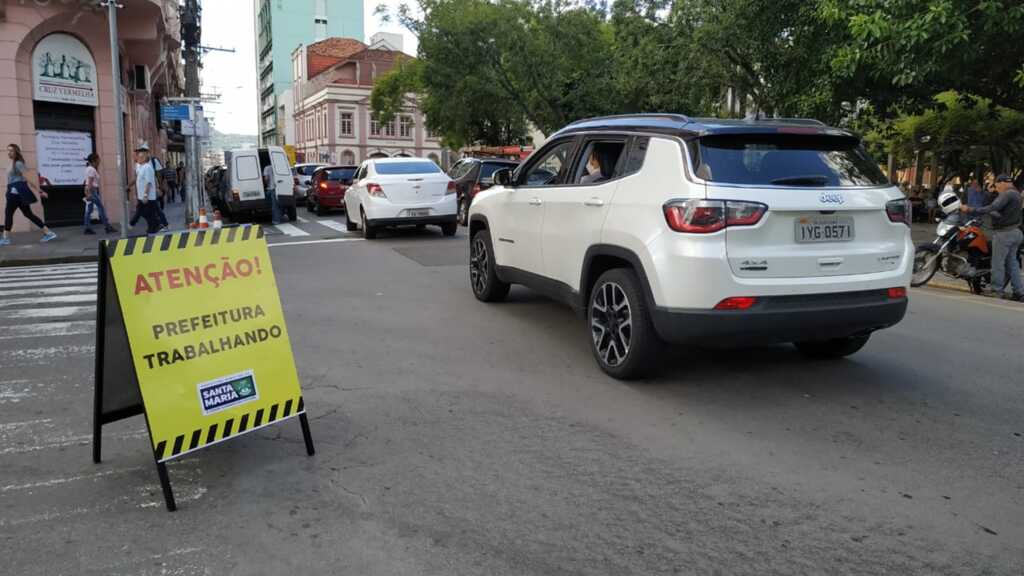 Avenida Rio Branco volta a ter trecho bloqueado nesta quarta