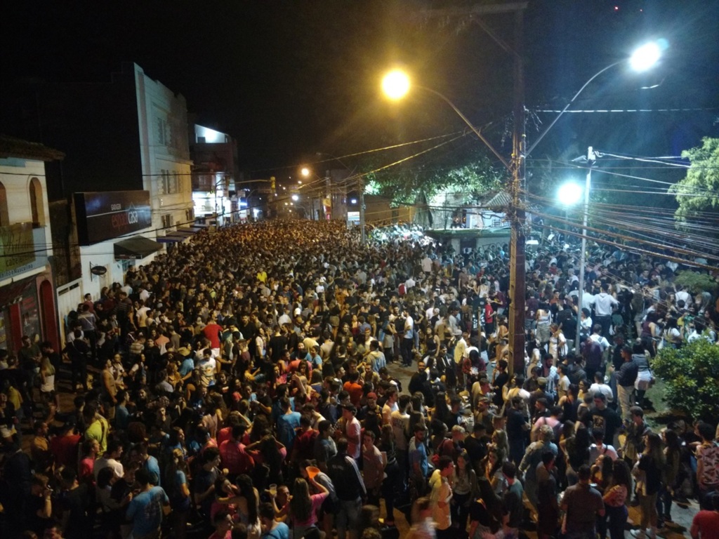 VÍDEO E FOTOS: festa de volta às aulas da calourada reúne mais de 7 mil pessoas na praça Saturnino de Brito