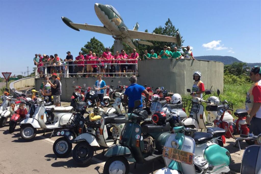 Encontro de lambretas e vespas movimentou a Região Central