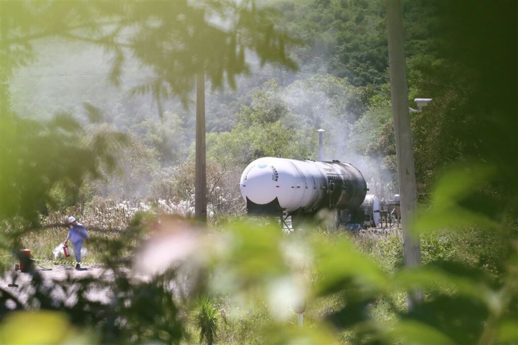 Princípio de incêndio em empresa de asfalto deixa dois funcionários feridos